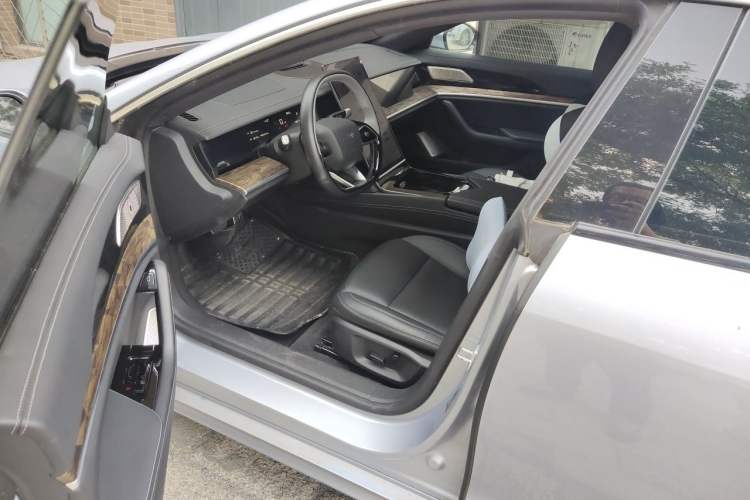 Used NETA S 2022 Extended-Range Version 1160 km Range Rear-Wheel Drive Mid-Grade Driver Seat