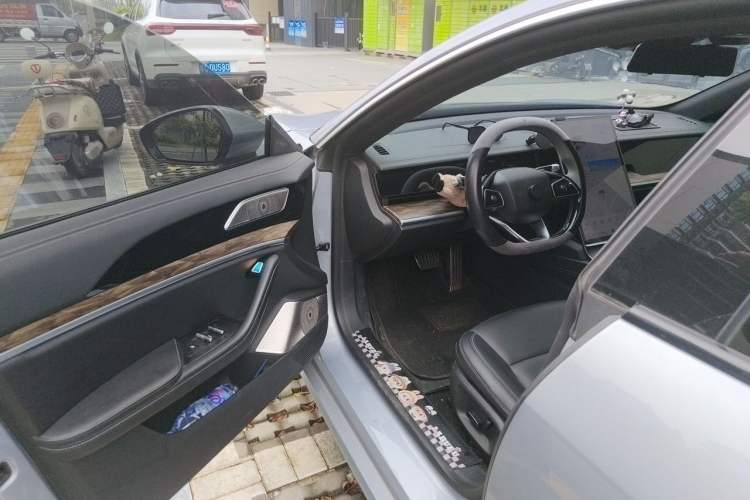 Used NETA S 2022 Extended-Range Version 1160 km Range Rear-Wheel-Drive Compact Edition Driver Seat