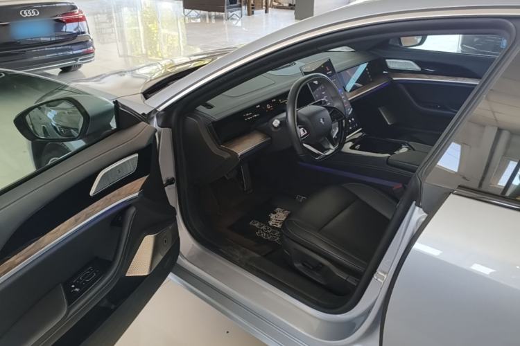 Used NETA S 2022 Pure Electric 715 km Range Rear-Wheel Drive Mid-Range Version Driver Seat