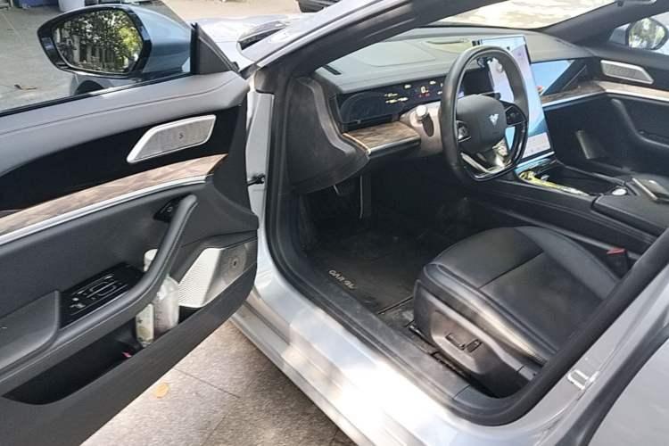 Used NETA S 2022 Extended-Range Version 1160 km Range Rear-Wheel-Drive Compact Edition Driver Seat