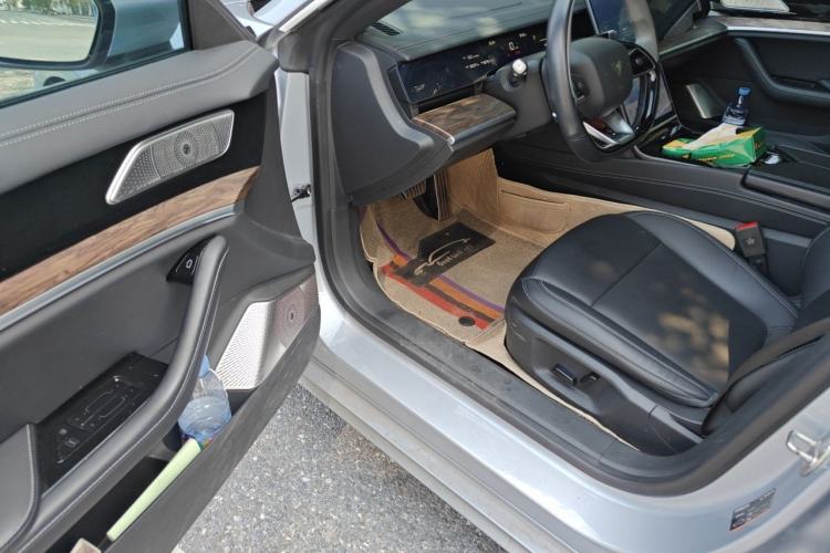 Used NETA S 2022 Pure Electric 715 km Range Rear-Wheel Drive Mid-Range Version Driver Seat
