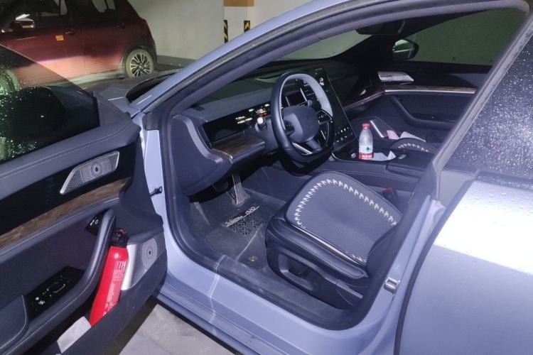 Used NETA S 2022 Extended-Range Version 1160 km Range Rear-Wheel-Drive Compact Edition Driver Seat