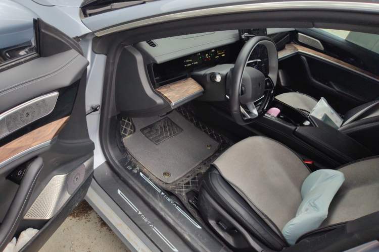 Used NETA S 2022 Extended-Range Version 1160 km Range Rear-Wheel-Drive Compact Edition Driver Seat