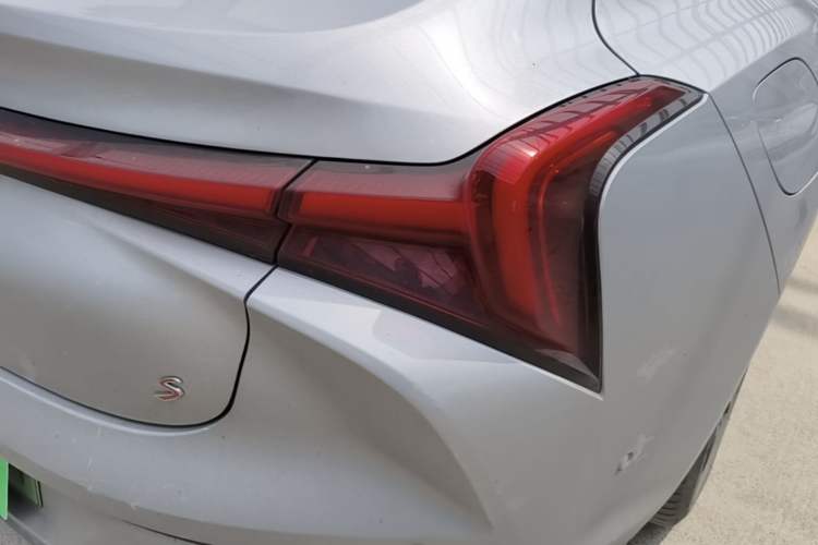 Used NETA S 2022 Extended-Range Version 1160 km Range Rear-Wheel Drive Mid-Grade Exterior 3