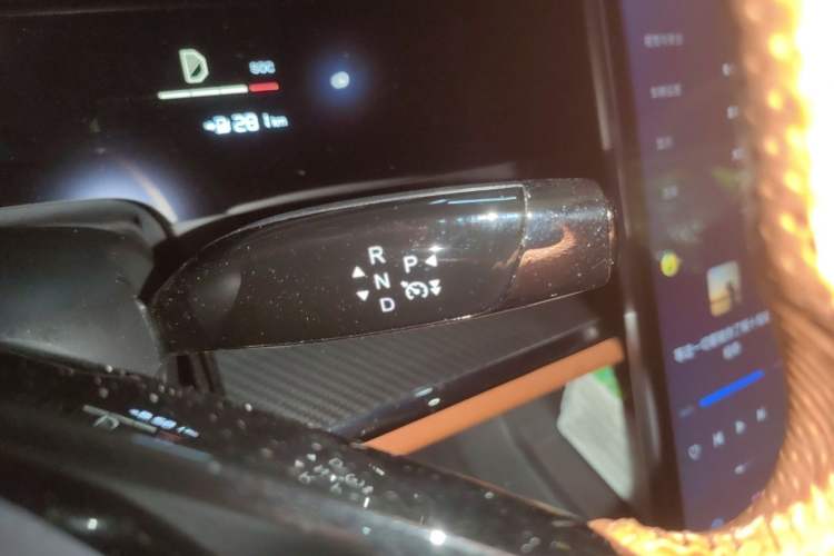 Used NETA S 2022 All-Electric 650 km Four-Wheel Drive Flagship Edition Gear Lever
