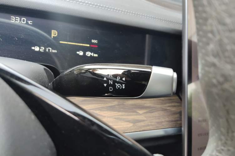 Used NETA S 2022 Extended-Range Version 1160 km Range Rear-Wheel Drive Mid-Grade Gear Lever