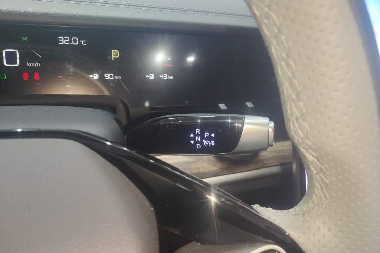 Used NETA S 2022 Extended-Range Version 1160 km Range Rear-Wheel-Drive Compact Edition Gear Lever