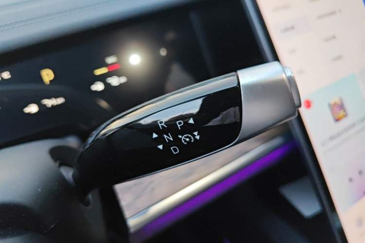 Used NETA S 2022 Extended-Range Version 1160 km Range Rear-Wheel-Drive Compact Edition Gear Lever
