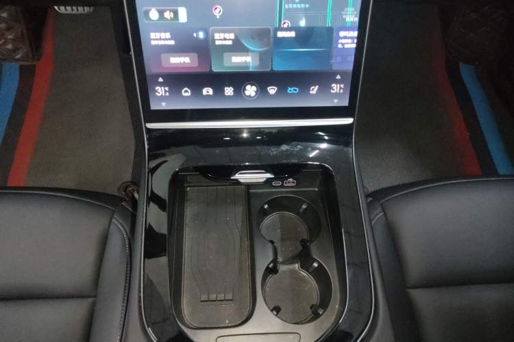 Used NETA S 2022 Extended-Range Version 1160 km Range Rear-Wheel-Drive Compact Edition Gear Lever