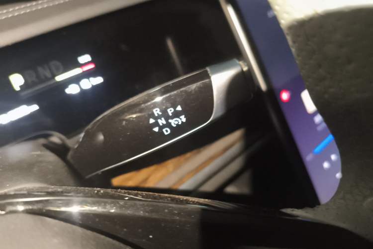 Used NETA S 2022 Extended-Range Version 1160 km Range Rear-Wheel-Drive Compact Edition Gear Lever