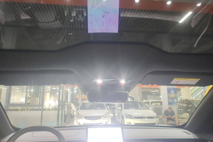 Used NETA S 2022 Extended-Range Version 1160 km Range Rear-Wheel-Drive Compact Edition Headliner