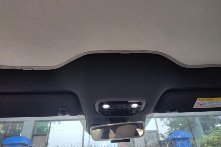 Used NETA S 2022 Extended-Range Version 1160 km Range Rear-Wheel-Drive Compact Edition Headliner