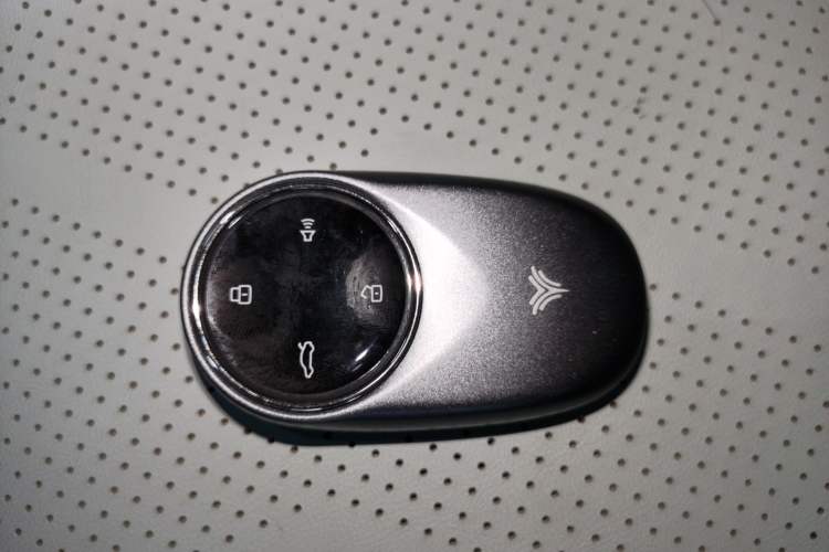 Used NETA S 2022 Extended-Range Version 1160 km Range Rear-Wheel-Drive Compact Edition Interior 1