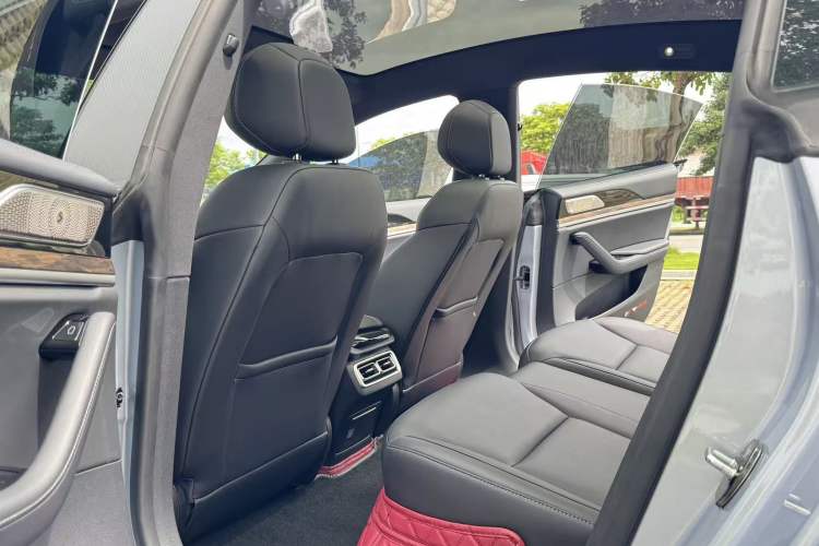 Used NETA S 2022 Extended-Range Version 1160 km Range Rear-Wheel-Drive Compact Edition Interior 3