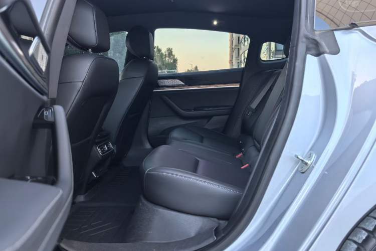 Used NETA S 2022 Extended-Range Version 1160 km Range Rear-Wheel-Drive Compact Edition Interior 3