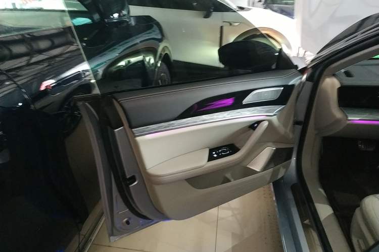 Used NETA S 2022 Extended-Range Version 1160 km Range Rear-Wheel Drive Mid-Grade Left Front Door Interior