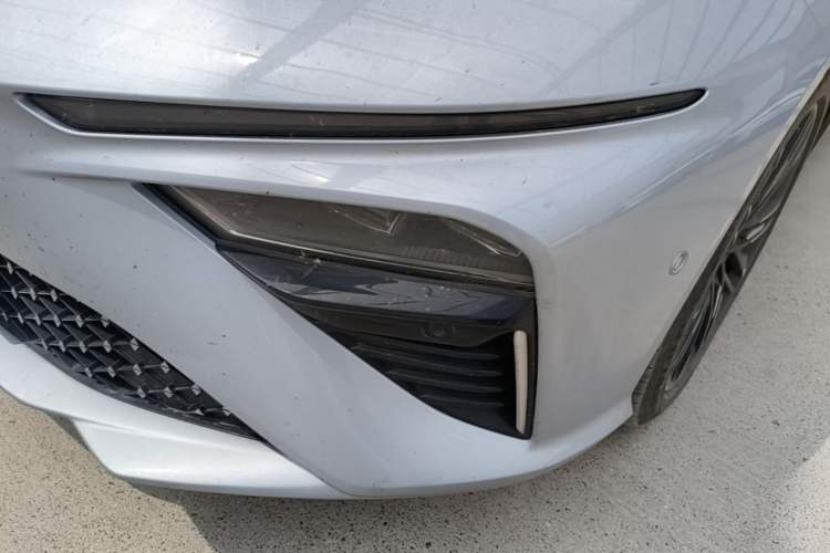Used NETA S 2022 Extended-Range Version 1160 km Range Rear-Wheel Drive Mid-Grade Left Front Headlight