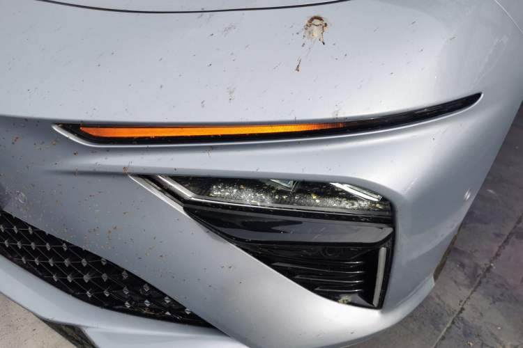 Used NETA S 2022 Extended-Range Version 1160 km Range Rear-Wheel-Drive Compact Edition Left Front Headlight