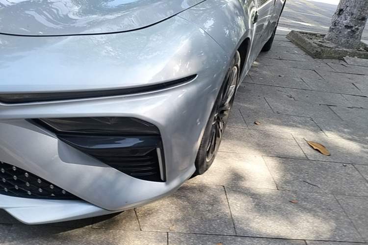 Used NETA S 2022 Extended-Range Version 1160 km Range Rear-Wheel-Drive Compact Edition Left Front Headlight