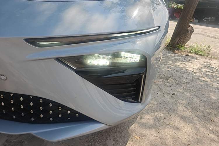 Used NETA S 2022 All-Electric 715 km Range Rear-Drive Deluxe Version Left Front Headlight