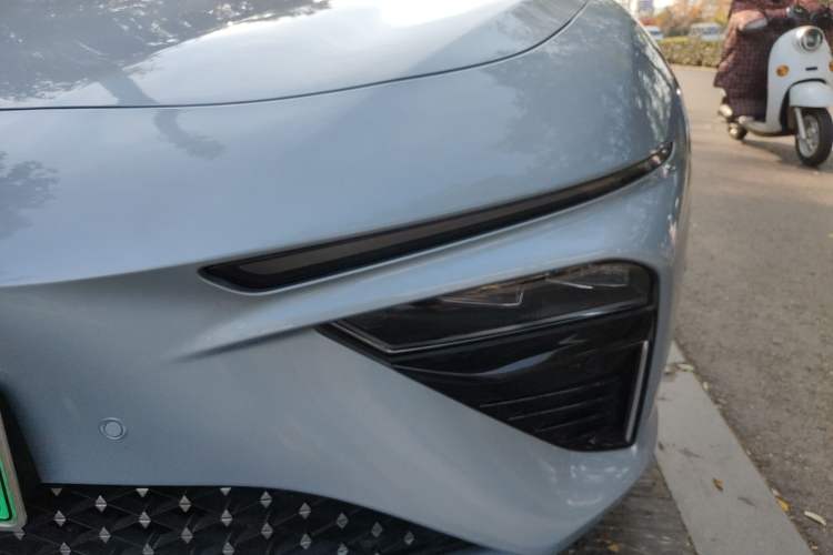 Used NETA S 2022 Extended-Range Version 1160 km Range Rear-Wheel-Drive Compact Edition Left Front Headlight