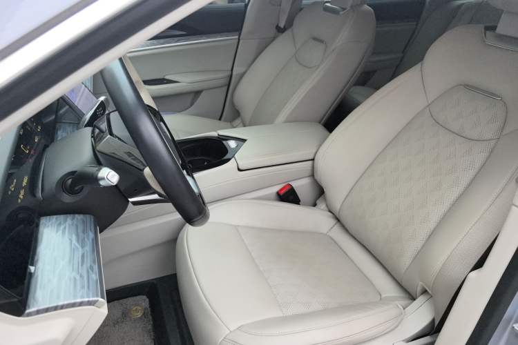 Used NETA S 2022 Extended-Range Version 1160 km Range Rear-Wheel Drive Mid-Grade Left Front Seat