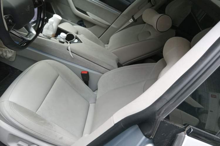 Used NETA S 2022 Extended-Range Version 1160 km Rear-Drive Big Edition Left Front Seat