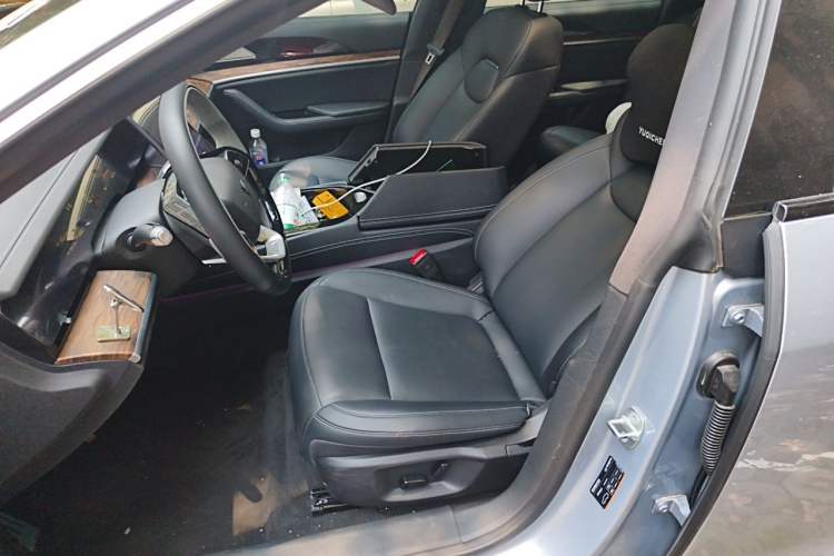 Used NETA S 2022 Extended-Range Version 1160 km Range Rear-Wheel-Drive Compact Edition Left Front Seat