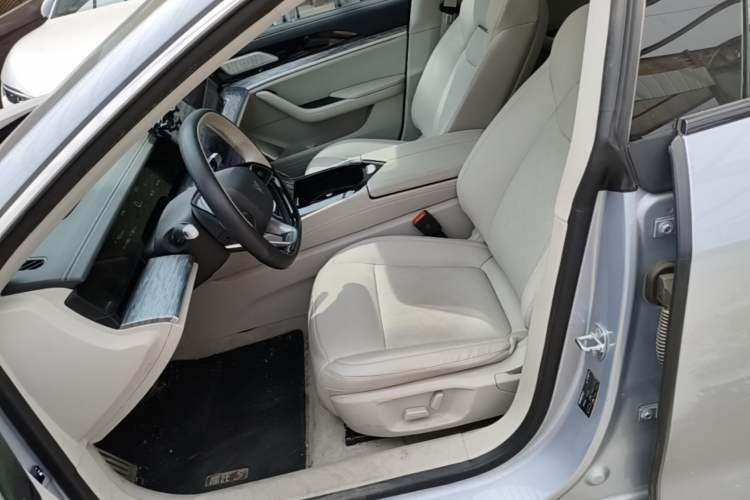 Used NETA S 2022 Extended-Range Version 1160 km Range Rear-Wheel Drive Mid-Grade Left Front Seat