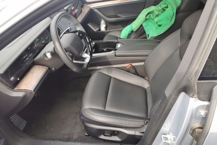 Used NETA S 2022 Extended-Range Version 1160 km Range Rear-Wheel-Drive Compact Edition Left Front Seat