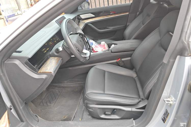 Used NETA S 2022 Extended-Range Version 1160 km Range Rear-Wheel-Drive Compact Edition Left Front Seat