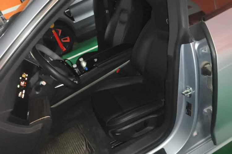 Used NETA S 2022 Extended-Range Version 1160 km Range Rear-Wheel-Drive Compact Edition Left Front Seat
