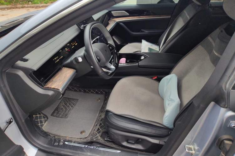 Used NETA S 2022 Extended-Range Version 1160 km Range Rear-Wheel-Drive Compact Edition Left Front Seat