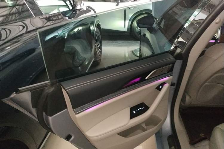 Used NETA S 2022 Extended-Range Version 1160 km Range Rear-Wheel Drive Mid-Grade Left Rear Door Interior
