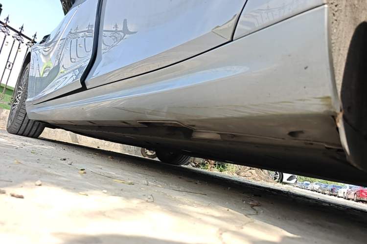 Used NETA S 2022 All-Electric 715 km Range Rear-Drive Deluxe Version Left Side Sill