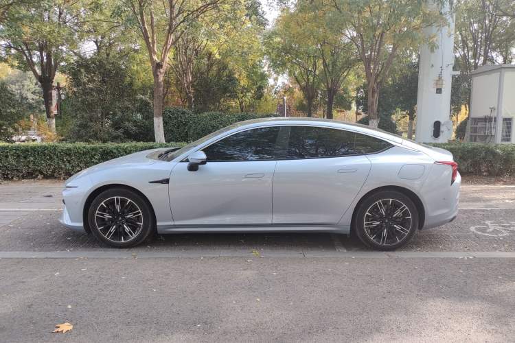 Used NETA S 2022 Extended-Range Version 1160 km Range Rear-Wheel-Drive Compact Edition Left Side
