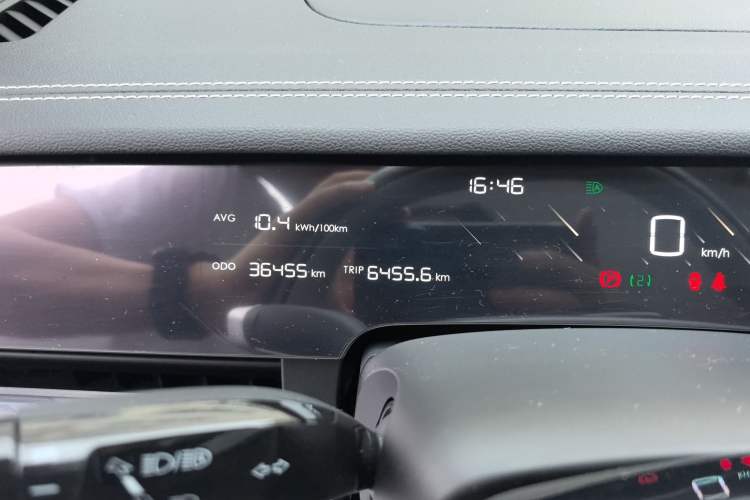 Used NETA S 2022 Extended-Range Version 1160 km Range Rear-Wheel Drive Mid-Grade Odometer Close Up