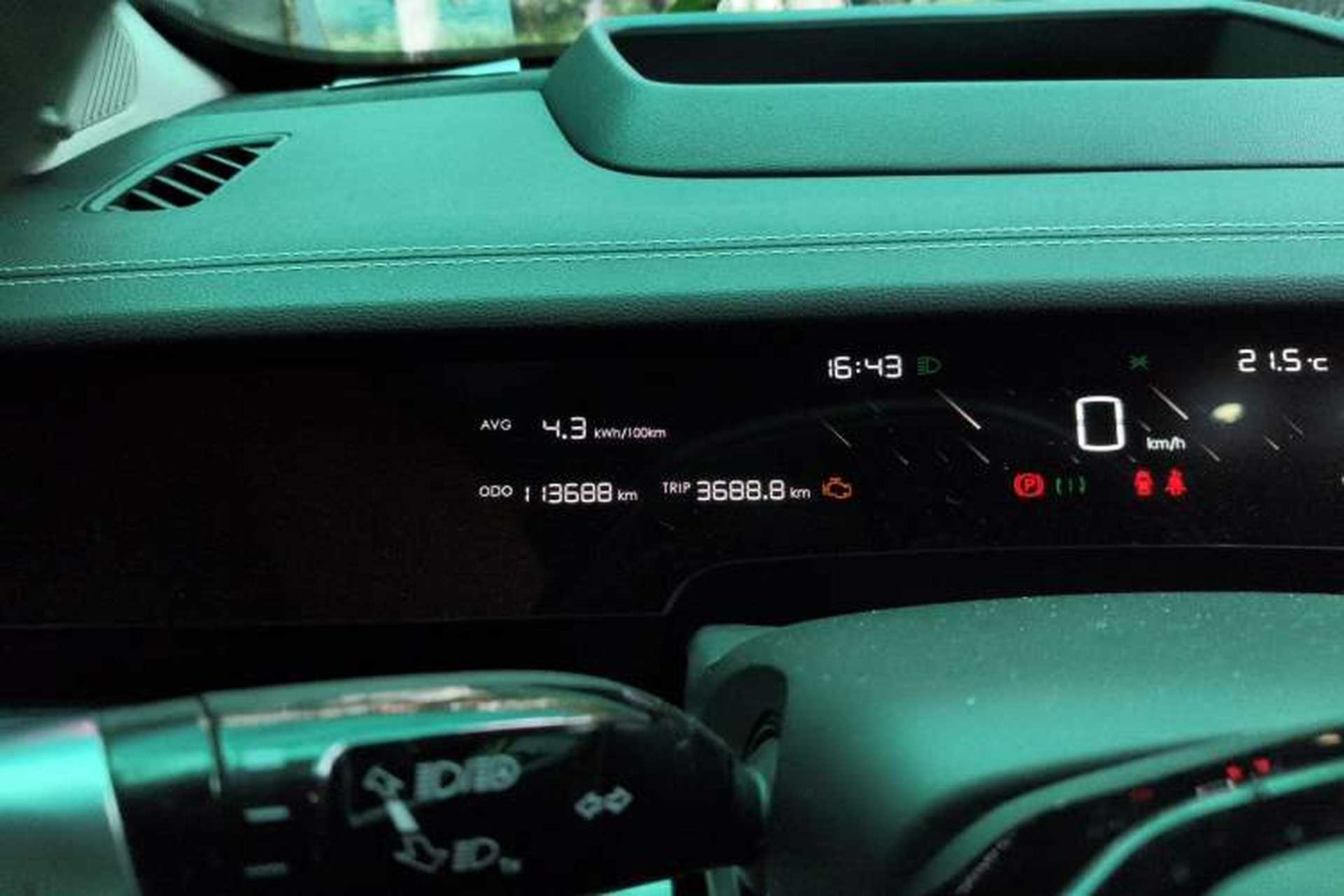 Used NETA S 2022 Extended-Range Version 1160 km Rear-Drive Big Edition Odometer Close Up
