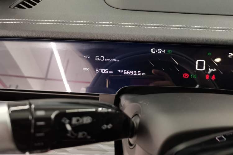 Used NETA S 2022 Extended-Range Version 1160 km Rear-Drive Big Edition Odometer Close Up