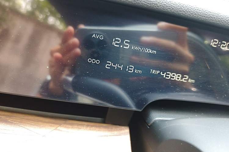 Used NETA S 2022 Extended-Range Version 1160 km Range Rear-Wheel-Drive Compact Edition Odometer Close Up