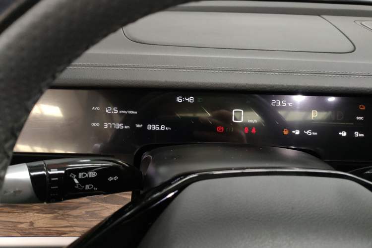 Used NETA S 2022 Extended-Range Version 1160 km Range Rear-Wheel-Drive Compact Edition Odometer Close Up