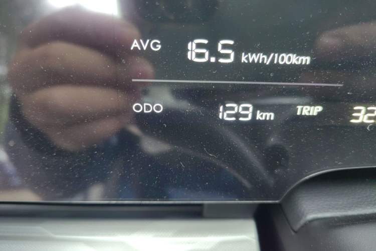 Used NETA S 2022 All-Electric 650 km Four-Wheel Drive Premium Version Odometer Close Up