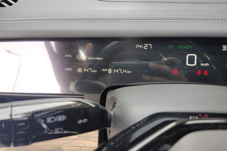 Used NETA S 2022 Extended-Range Version 1160 km Range Rear-Wheel Drive Mid-Grade Odometer Close Up