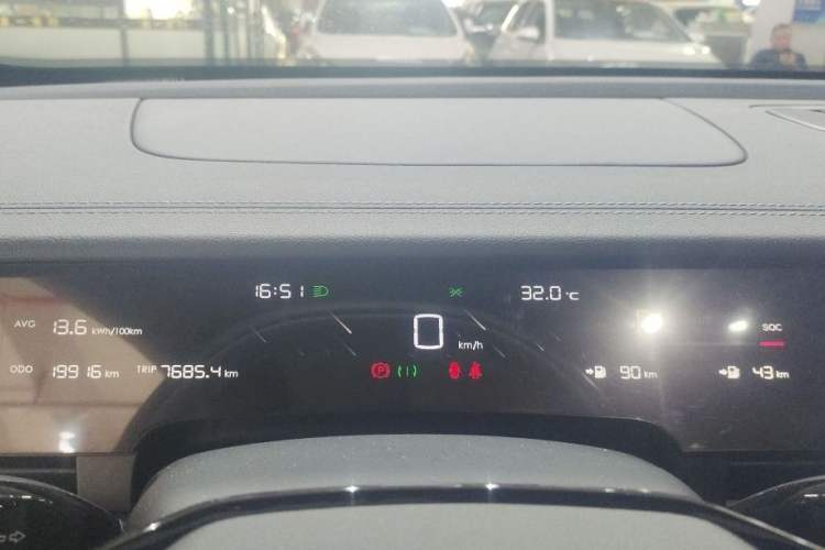 Used NETA S 2022 Extended-Range Version 1160 km Range Rear-Wheel-Drive Compact Edition Odometer Close Up