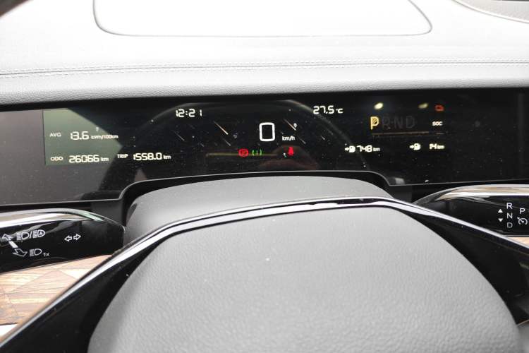 Used NETA S 2022 Extended-Range Version 1160 km Range Rear-Wheel-Drive Compact Edition Odometer Close Up