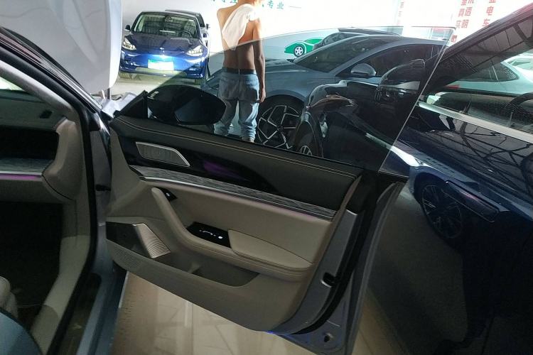 Used NETA S 2022 Extended-Range Version 1160 km Range Rear-Wheel Drive Mid-Grade Right Front Door Interior