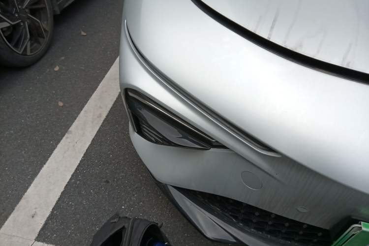 Used NETA S 2022 Extended-Range Version 1160 km Rear-Drive Big Edition Right Front Headlight