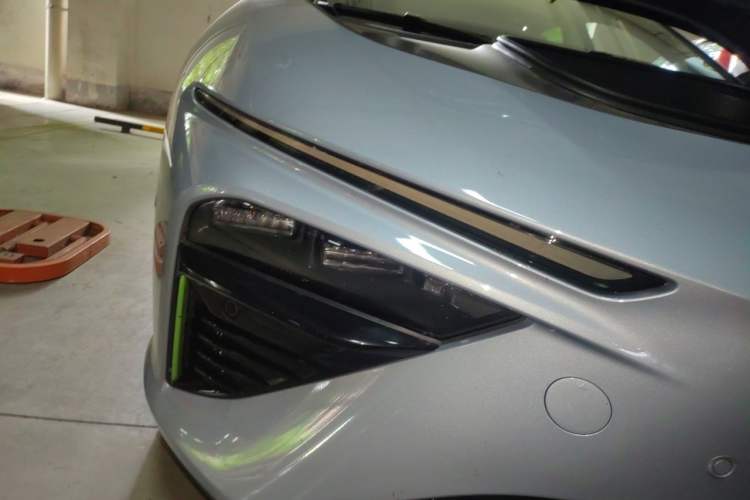 Used NETA S 2022 All-Electric 650 km Four-Wheel Drive Flagship Edition Right Front Headlight