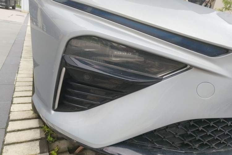 Used NETA S 2022 Extended-Range Version 1160 km Range Rear-Wheel-Drive Compact Edition Right Front Headlight