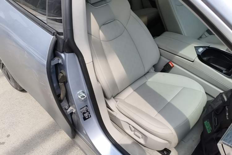 Used NETA S 2022 Extended-Range Version 1160 km Range Rear-Wheel Drive Mid-Grade Right Front Seat
